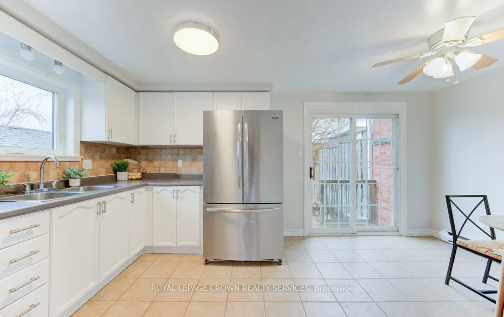 Photo 8 of 828 Elgin Street N, Cambridge — HOMEH