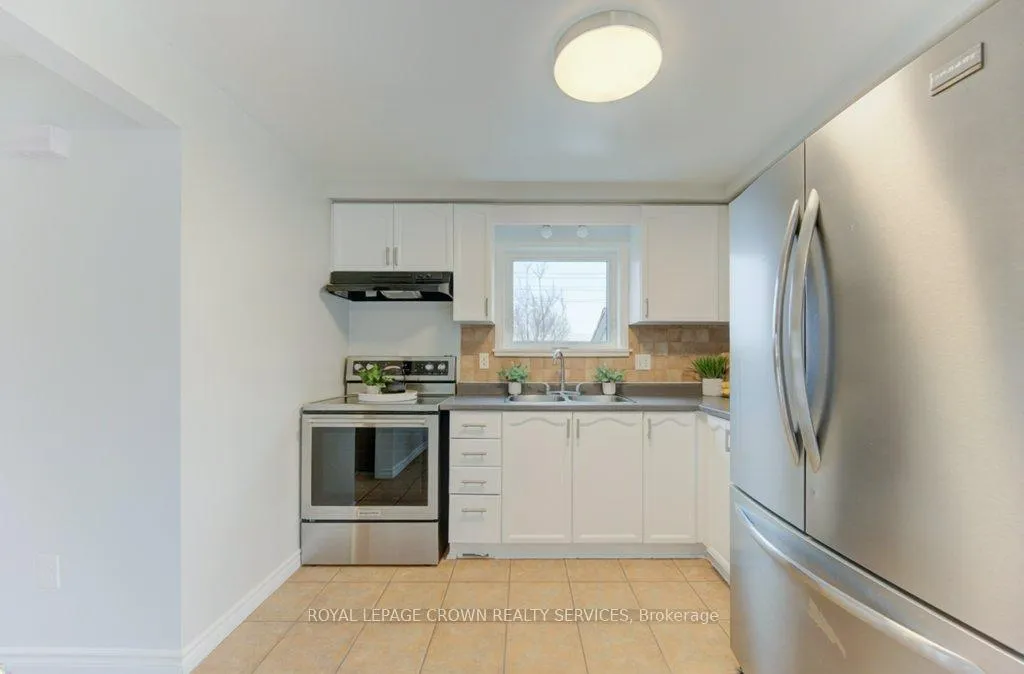 Photo 10 of 828 Elgin Street N, Cambridge — HOMEH