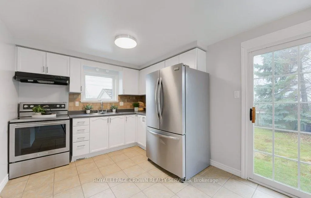 Photo 11 of 828 Elgin Street N, Cambridge — HOMEH