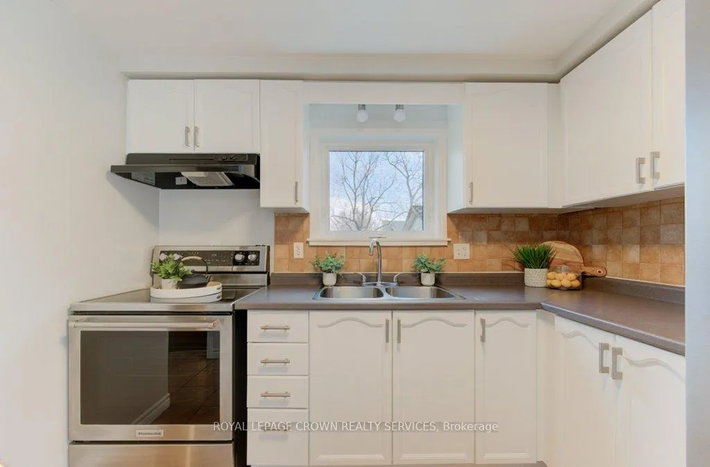 Photo 12 of 828 Elgin Street N, Cambridge — HOMEH