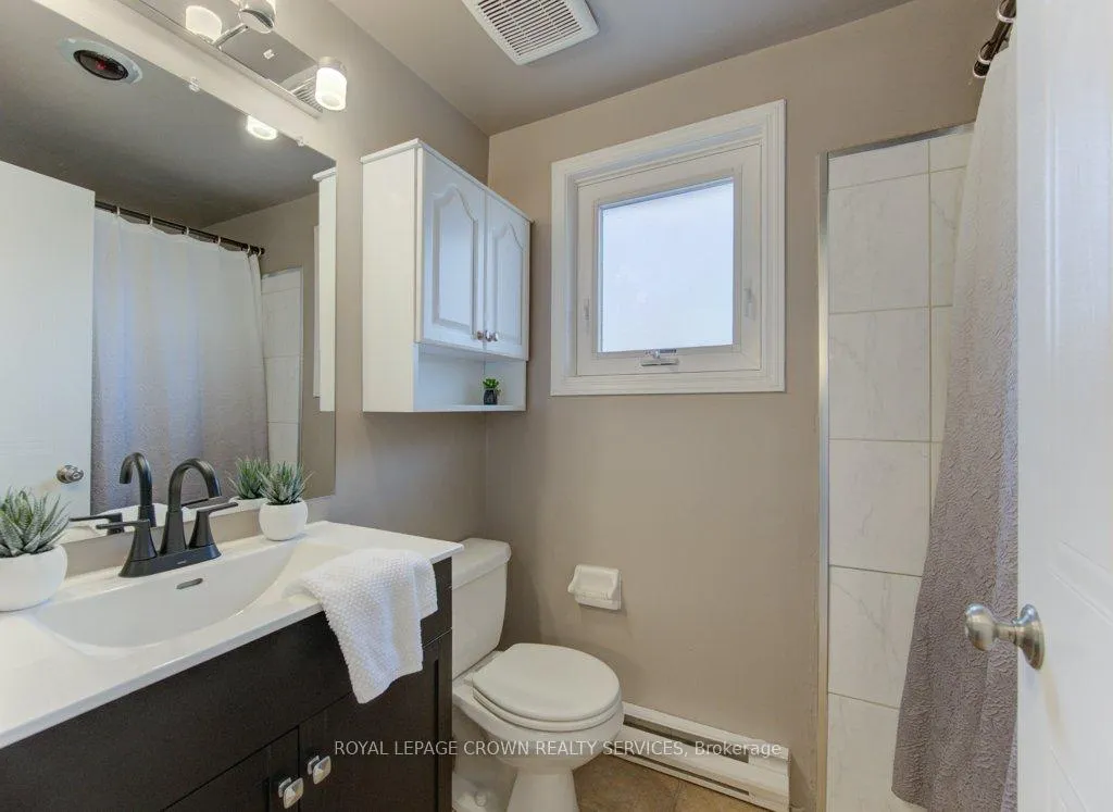 Photo 17 of 828 Elgin Street N, Cambridge — HOMEH
