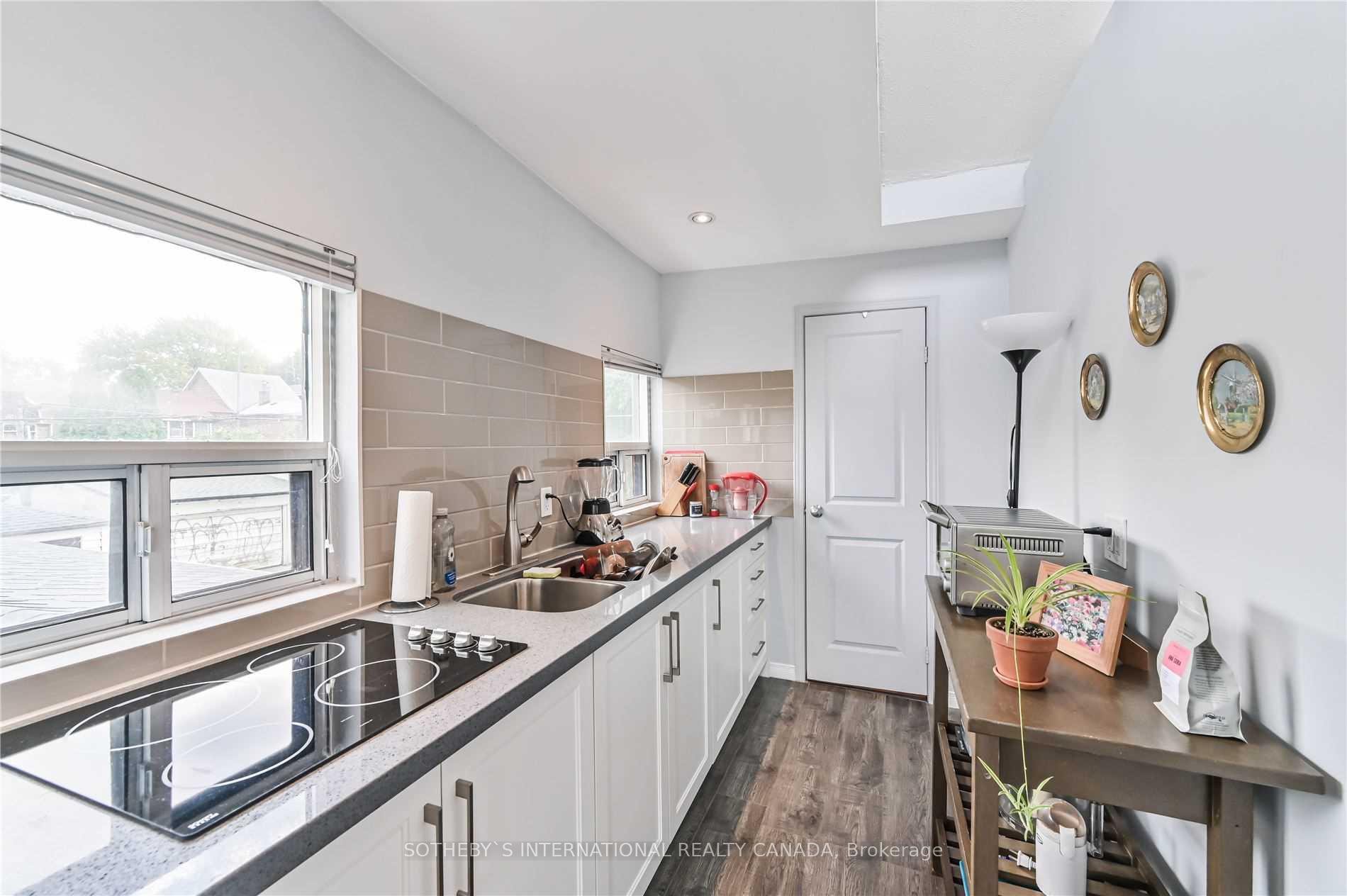 Photo 9 of Unit Coach H, 900 Manning Avenue, Toronto, The Annex — HOMEH