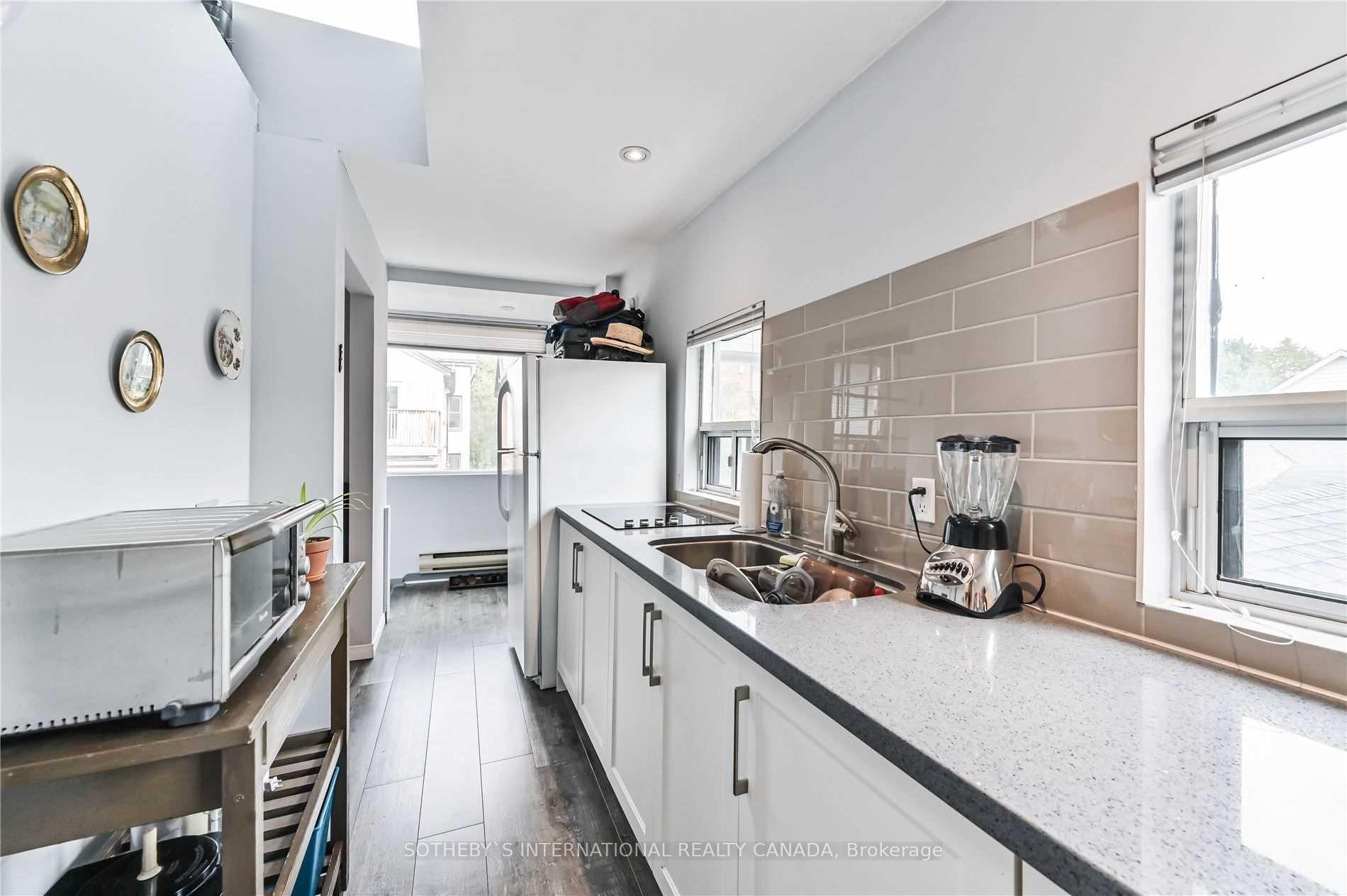 Photo 6 of Unit Coach H, 900 Manning Avenue, Toronto, The Annex — HOMEH
