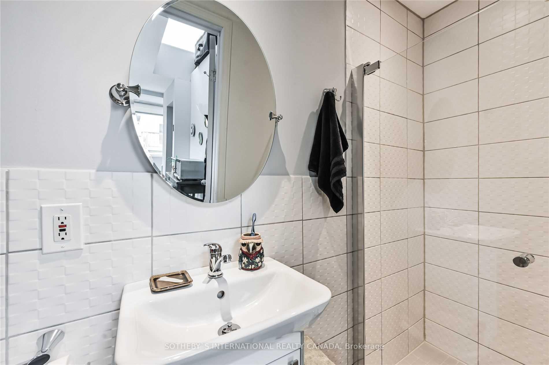 Photo 7 of Unit Coach H, 900 Manning Avenue, Toronto, The Annex — HOMEH