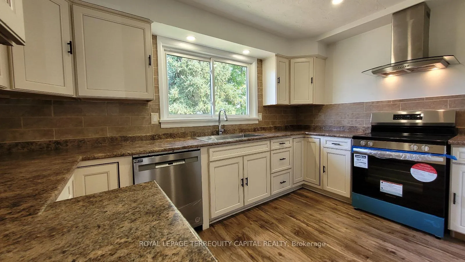 Photo 2 of Unit Main, 27 Fairburn Avenue, St. Catharines, Burleigh Hill — HOMEH