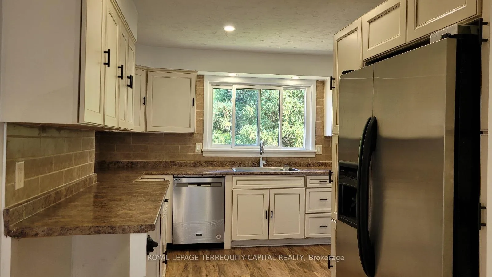 Photo 4 of Unit Main, 27 Fairburn Avenue, St. Catharines, Burleigh Hill — HOMEH