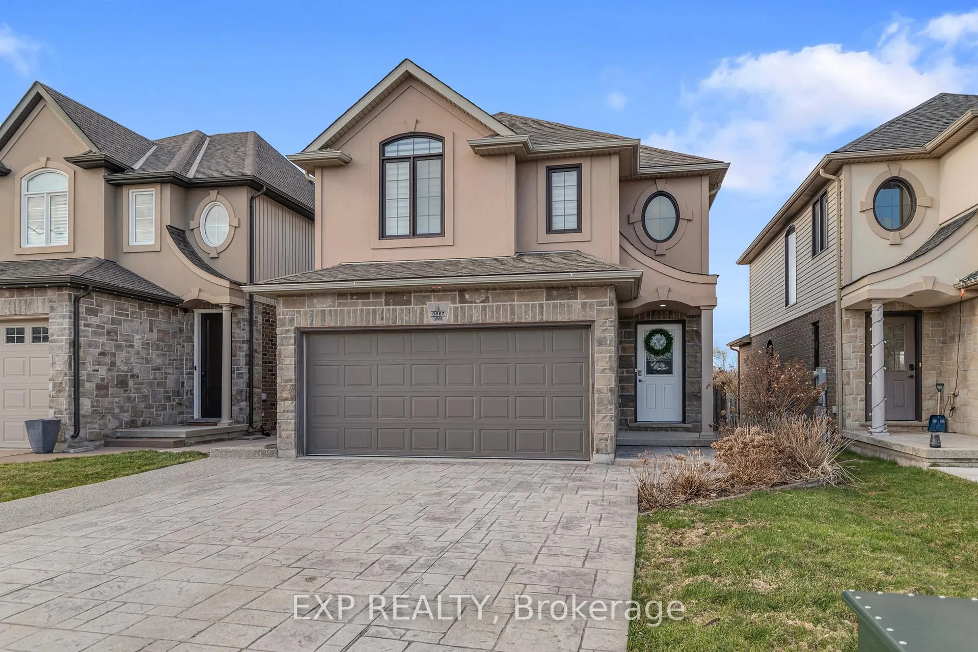 Photo 2 of 8667 Jennifer Crescent, Niagara Falls, Forestview — HOMEH