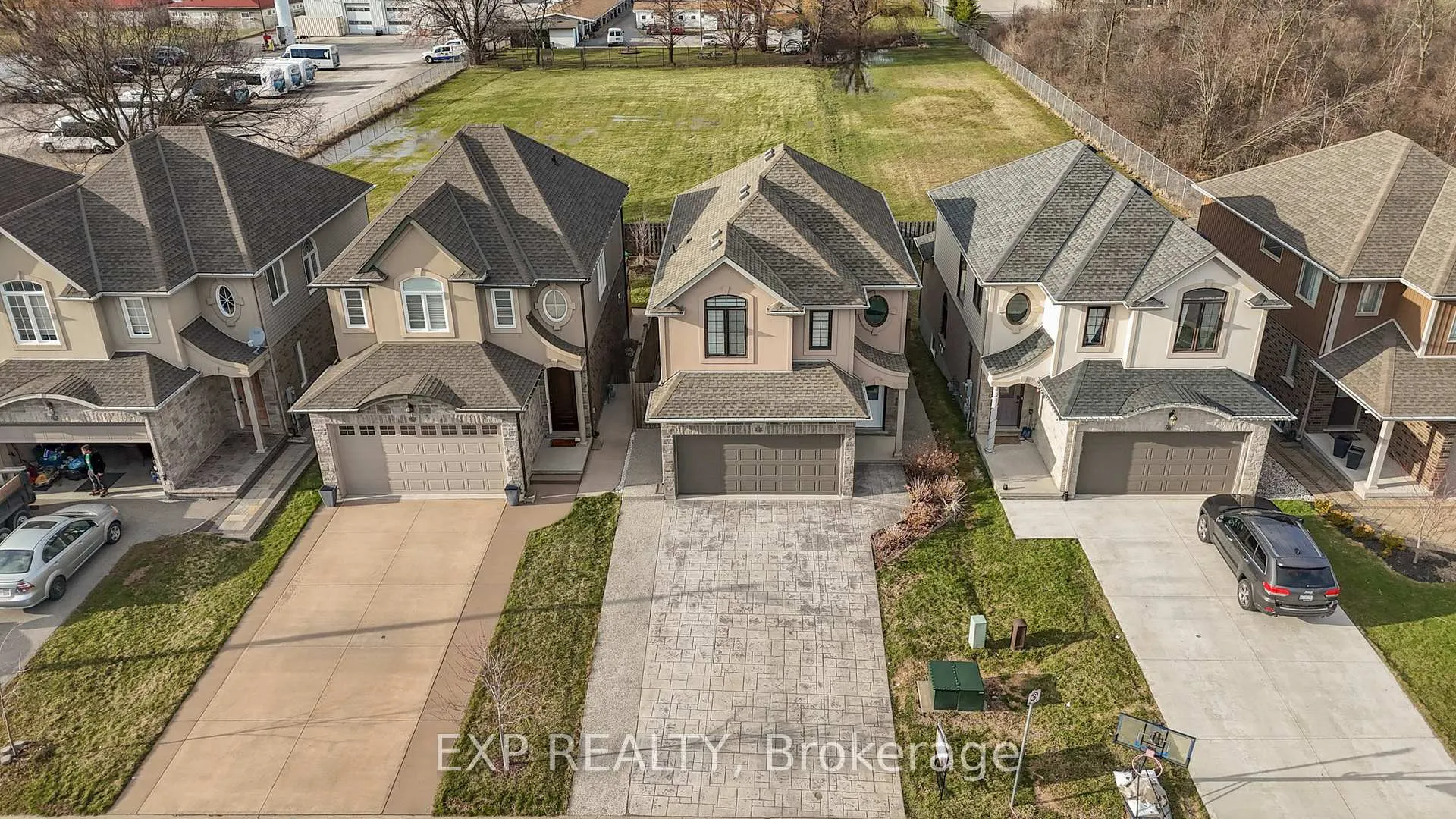 Photo 4 of 8667 Jennifer Crescent, Niagara Falls, Forestview — HOMEH