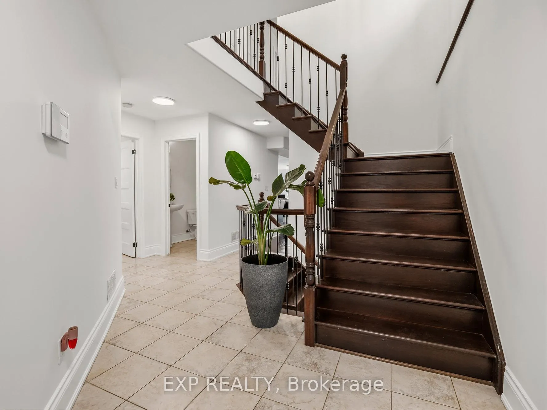 Photo 6 of 8667 Jennifer Crescent, Niagara Falls, Forestview — HOMEH
