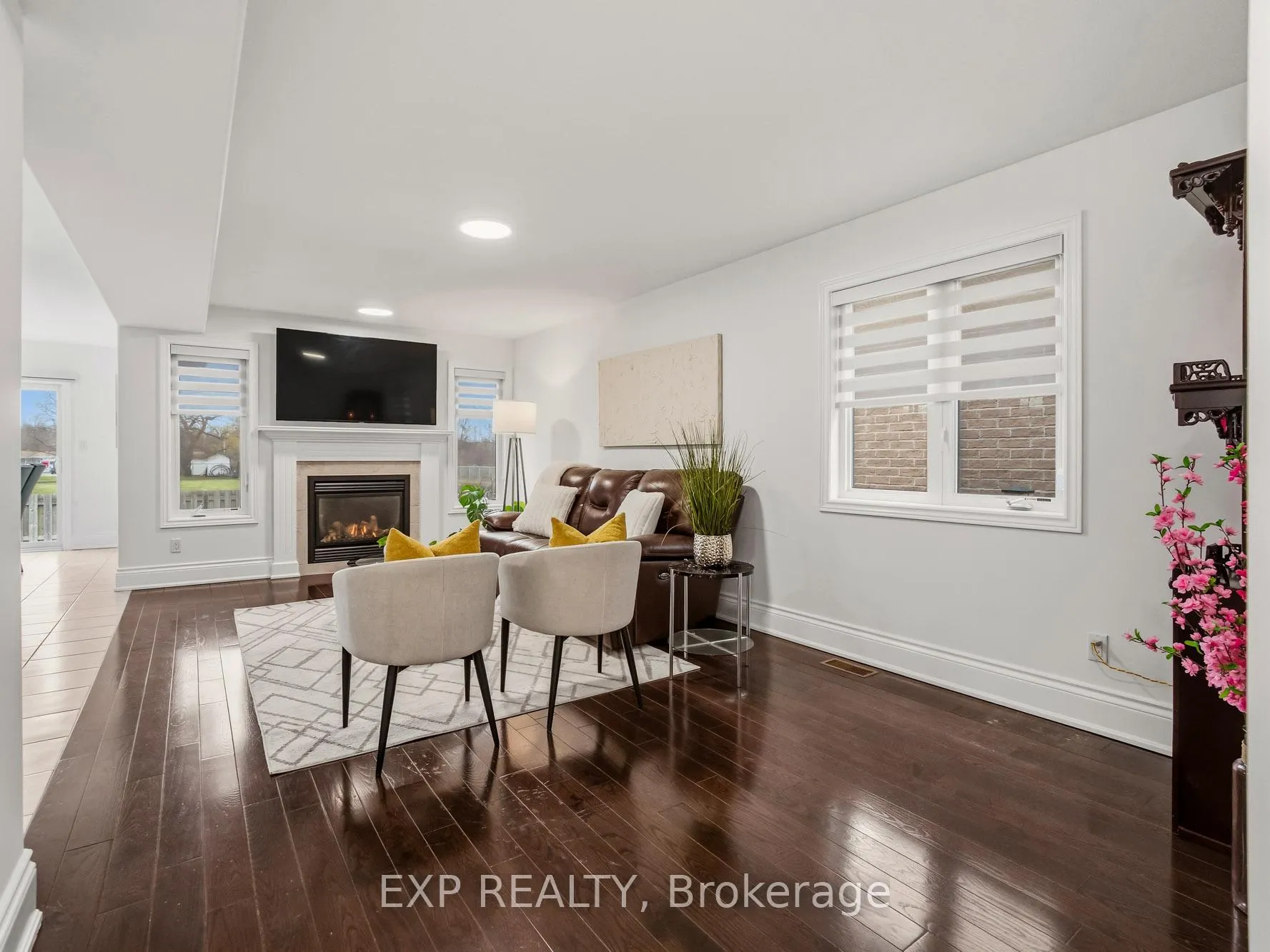 Photo 8 of 8667 Jennifer Crescent, Niagara Falls, Forestview — HOMEH