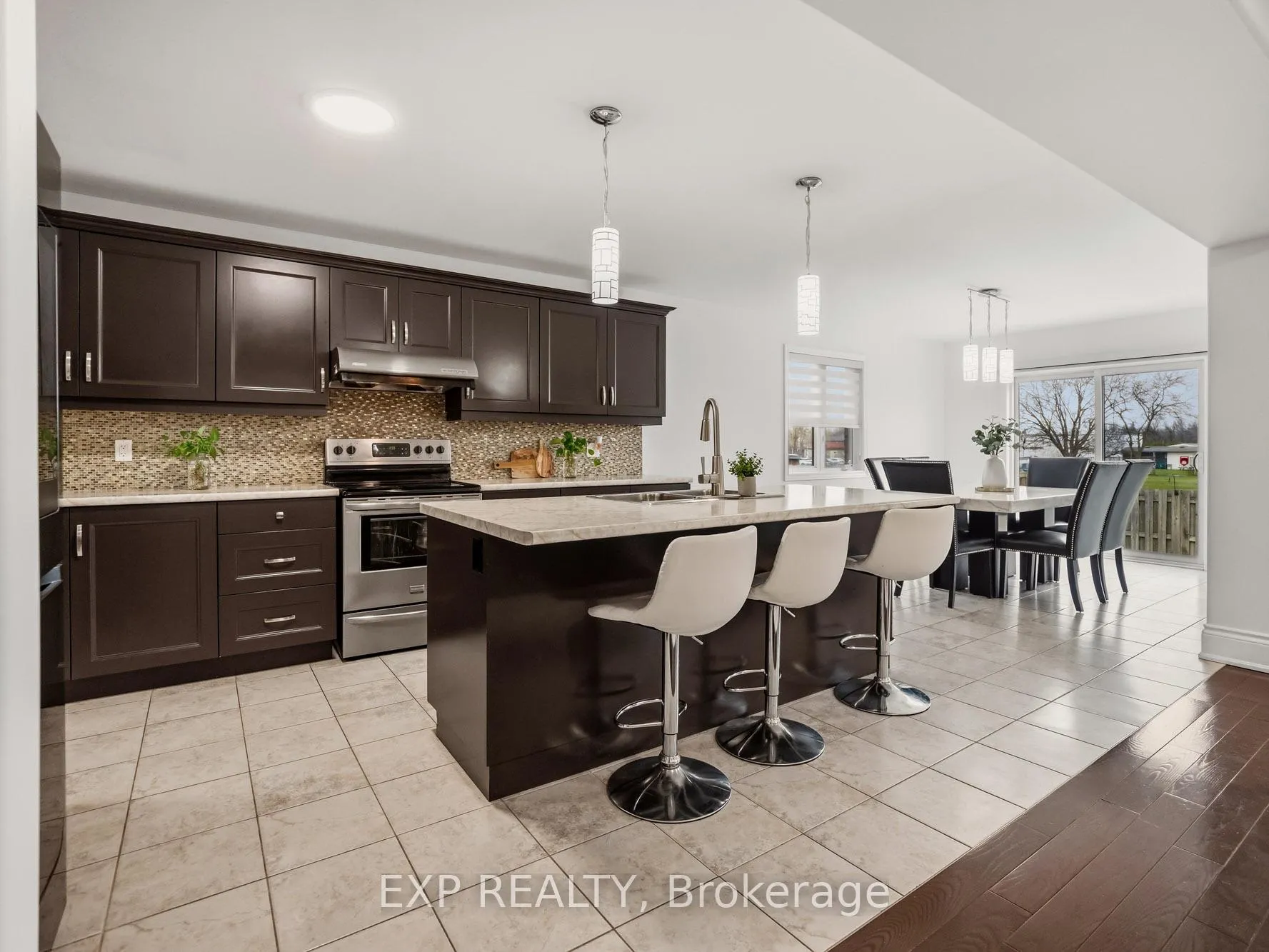 Photo 13 of 8667 Jennifer Crescent, Niagara Falls, Forestview — HOMEH