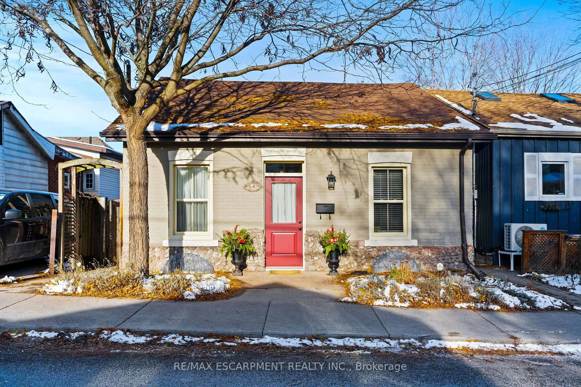 Photo 3 of 64 Florence Street, Hamilton, Strathcona — HOMEH