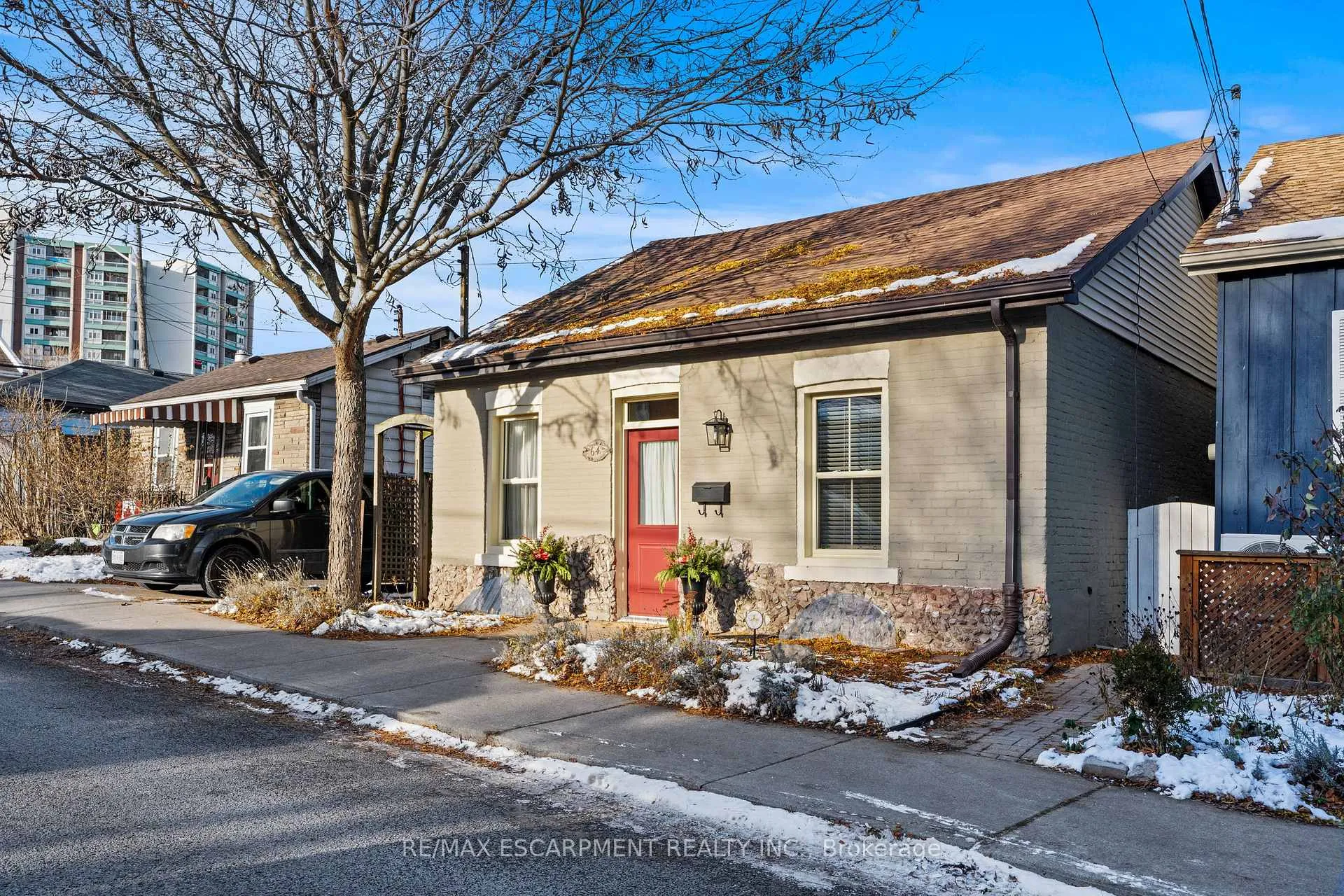 Photo 4 of 64 Florence Street, Hamilton, Strathcona — HOMEH