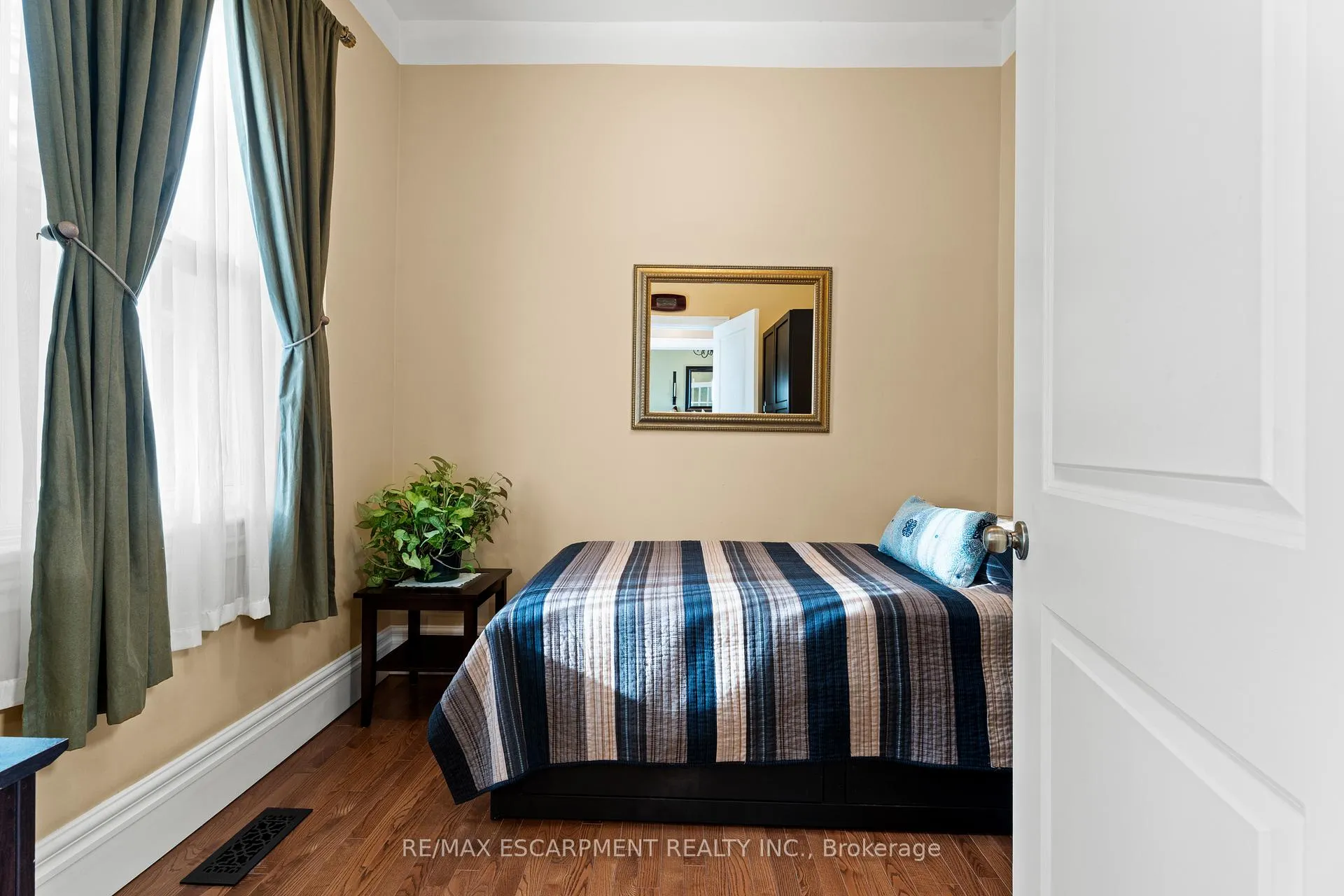 Photo 7 of 64 Florence Street, Hamilton, Strathcona — HOMEH