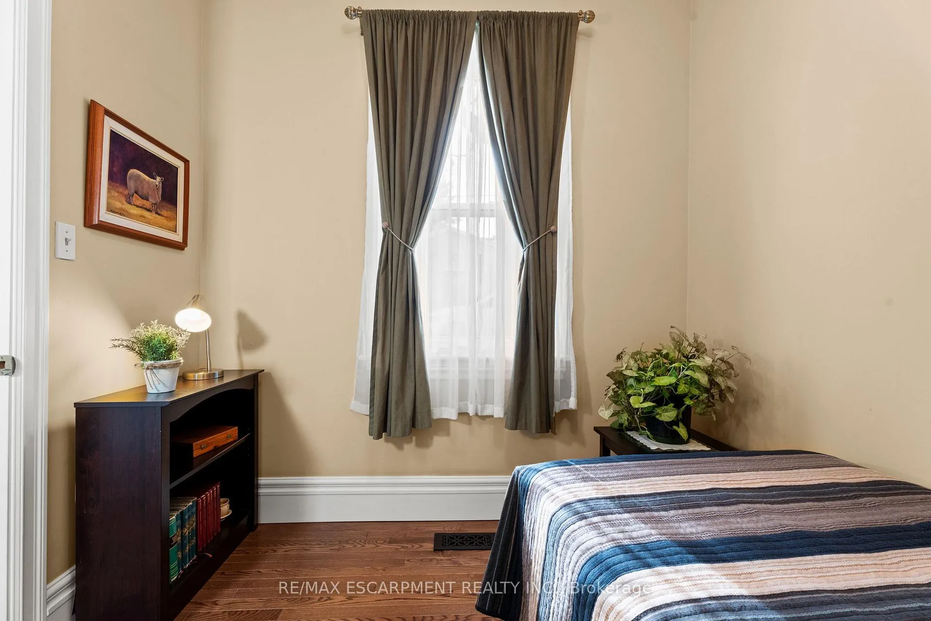 Photo 8 of 64 Florence Street, Hamilton, Strathcona — HOMEH
