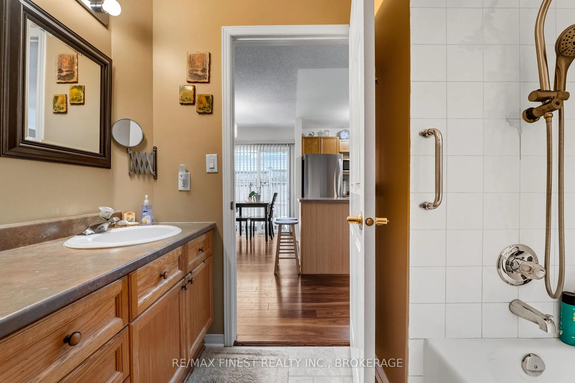 Photo 6 of 77 Wilson Street, Kingston, Rideau — HOMEH