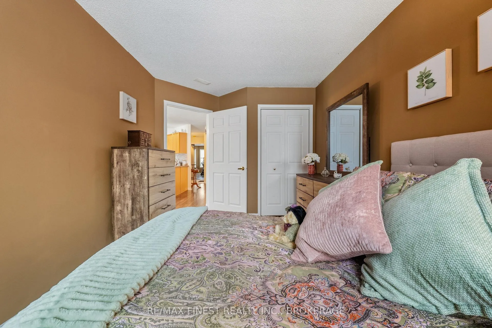 Photo 23 of 77 Wilson Street, Kingston, Rideau — HOMEH