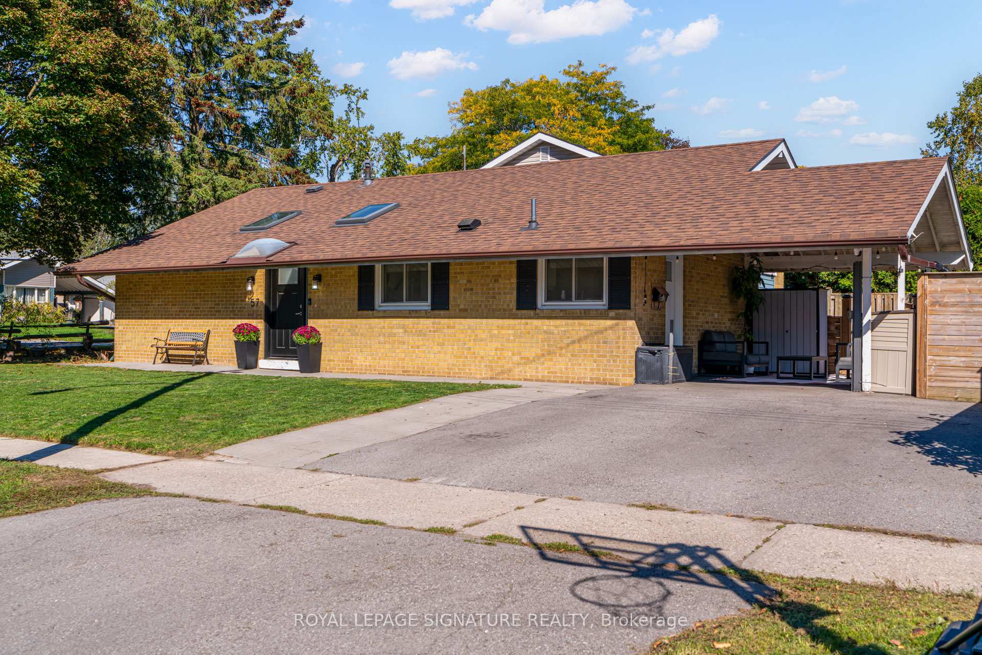 Photo 2 of 57 Munson Crescent, Scarborough, Bendale — HOMEH