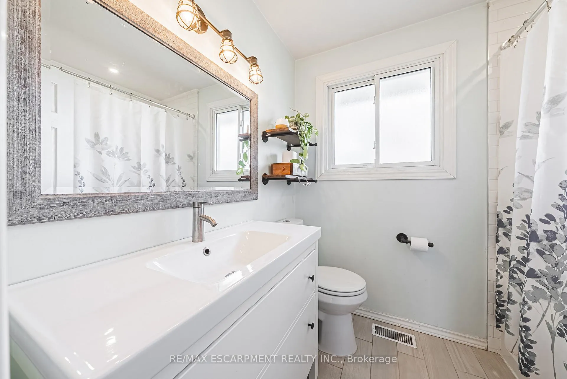 Photo 21 of 4117 Hixon Street, Lincoln, Beamsville — HOMEH