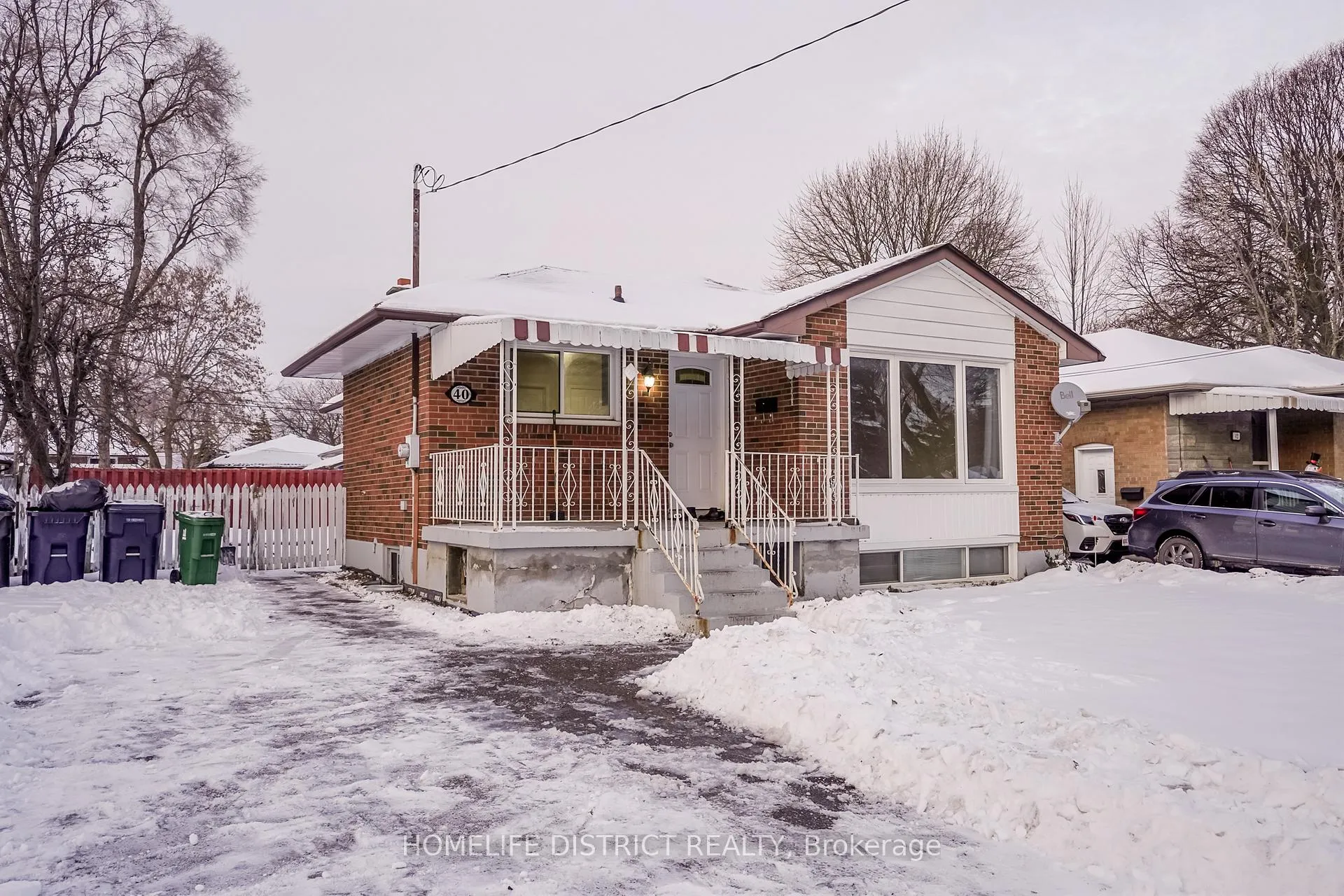 Photo 3 of 40 Calumet Crescent, Scarborough, Woburn — HOMEH
