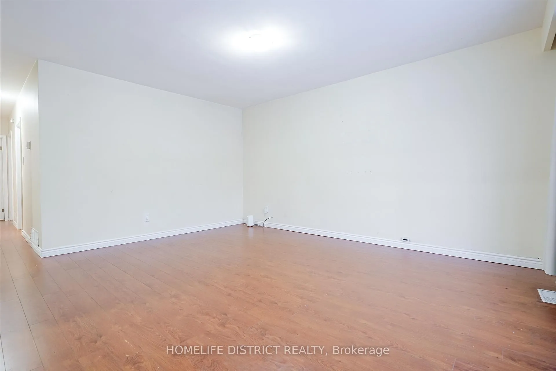 Photo 8 of 40 Calumet Crescent, Scarborough, Woburn — HOMEH