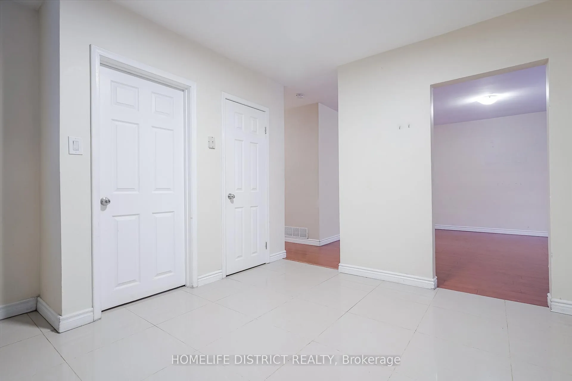 Photo 15 of 40 Calumet Crescent, Scarborough, Woburn — HOMEH