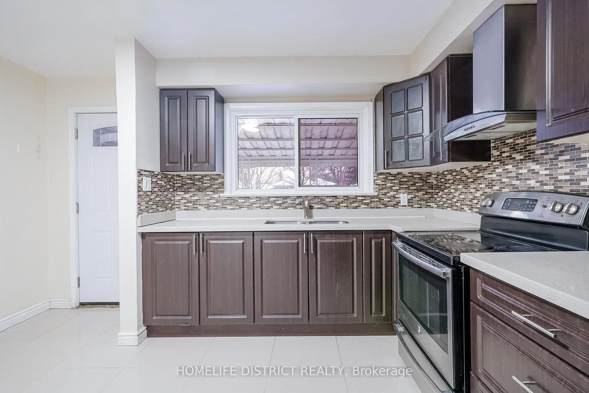 Photo 18 of 40 Calumet Crescent, Scarborough, Woburn — HOMEH