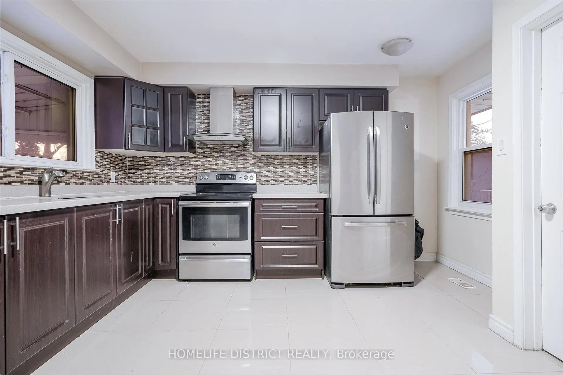 Photo 22 of 40 Calumet Crescent, Scarborough, Woburn — HOMEH
