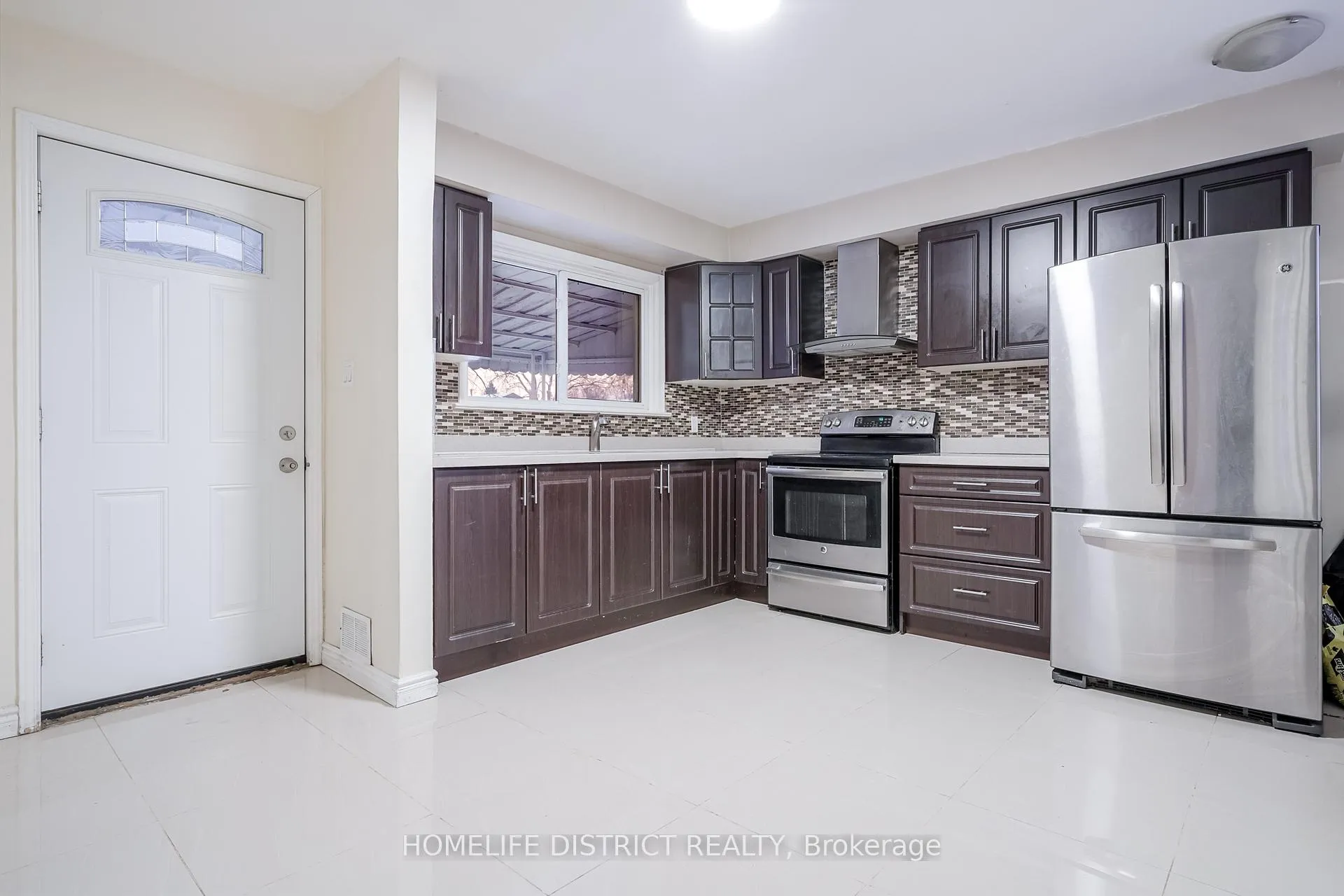 Photo 23 of 40 Calumet Crescent, Scarborough, Woburn — HOMEH