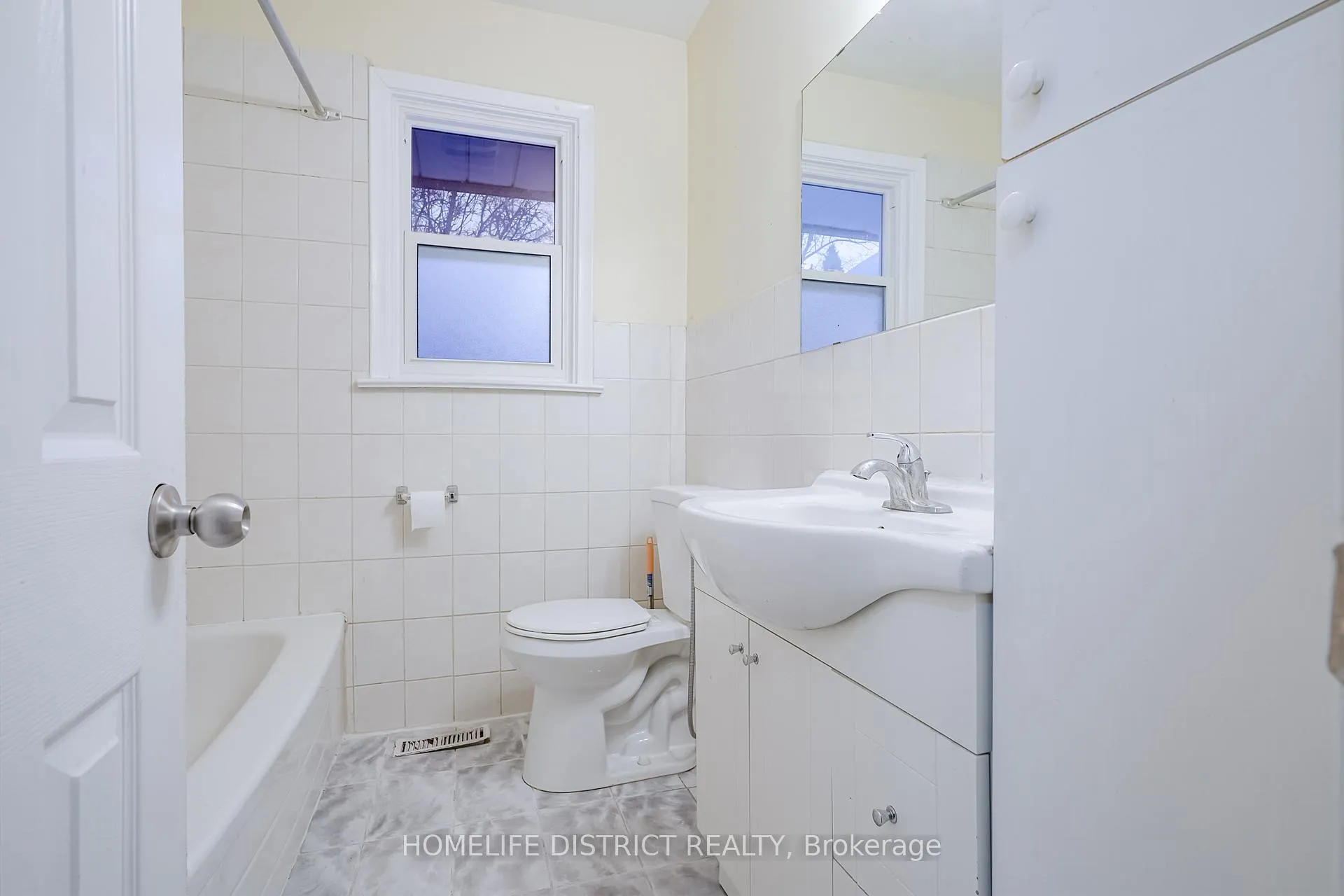 Photo 31 of 40 Calumet Crescent, Scarborough, Woburn — HOMEH
