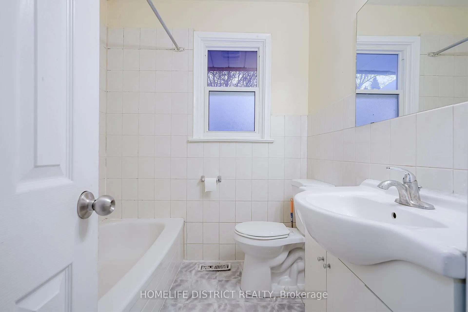 Photo 32 of 40 Calumet Crescent, Scarborough, Woburn — HOMEH