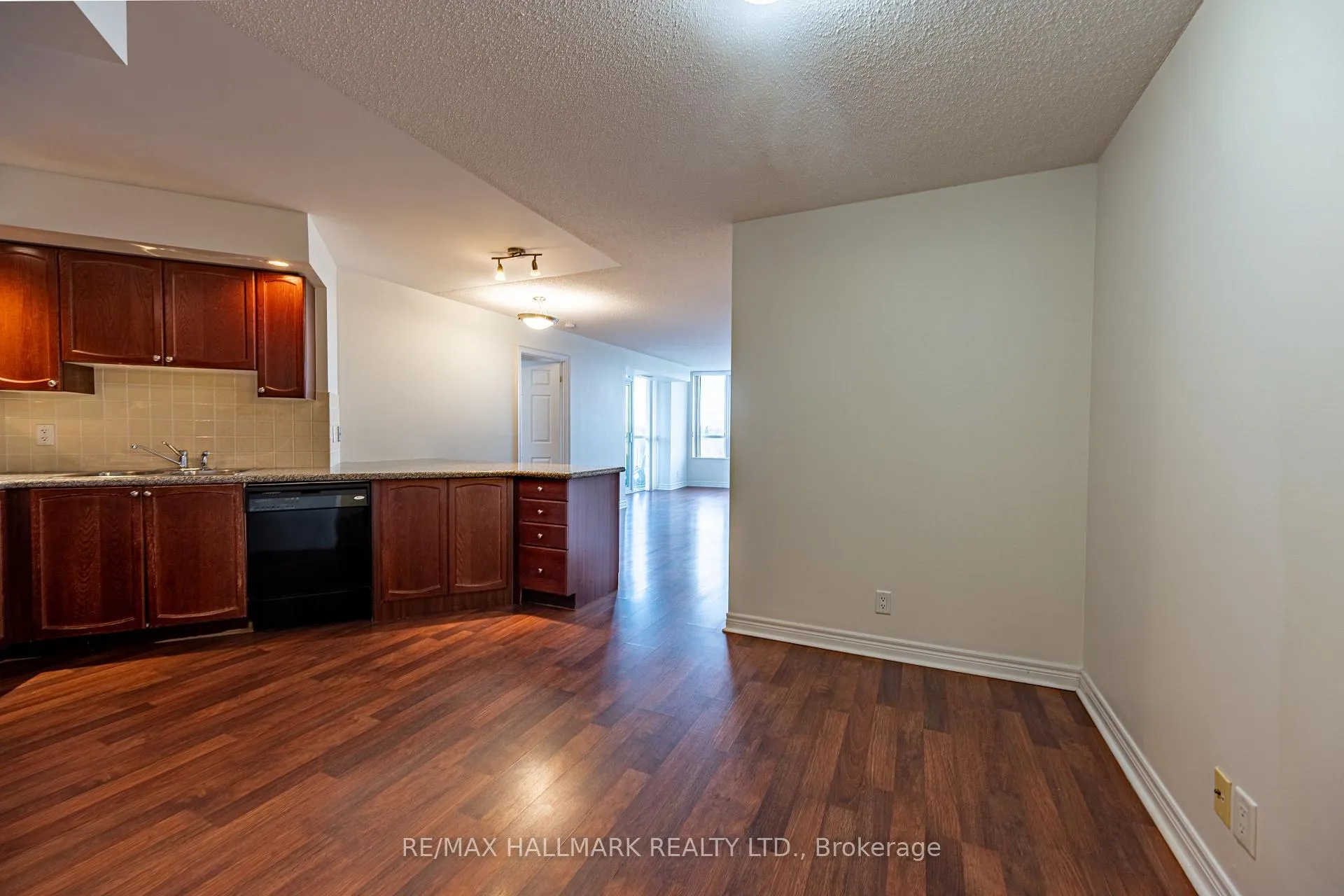 Photo 4 of Unit 817, 33 Cox Boulevard, Markham, Unionville — HOMEH