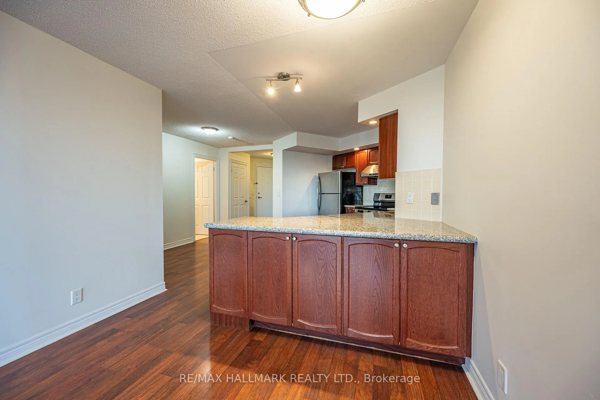 Photo 5 of Unit 817, 33 Cox Boulevard, Markham, Unionville — HOMEH