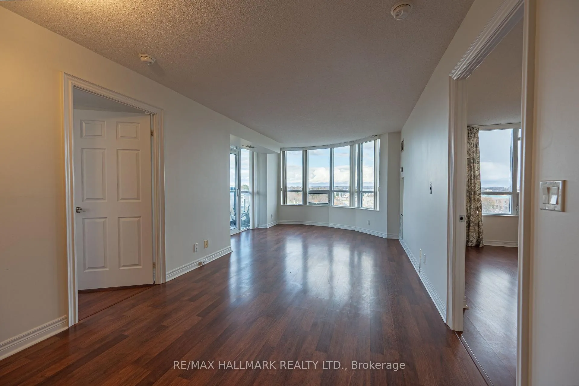Photo 6 of Unit 817, 33 Cox Boulevard, Markham, Unionville — HOMEH