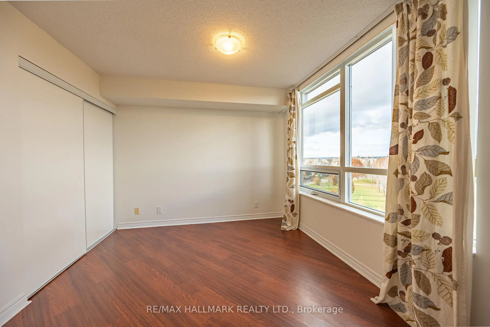 Photo 11 of Unit 817, 33 Cox Boulevard, Markham, Unionville — HOMEH