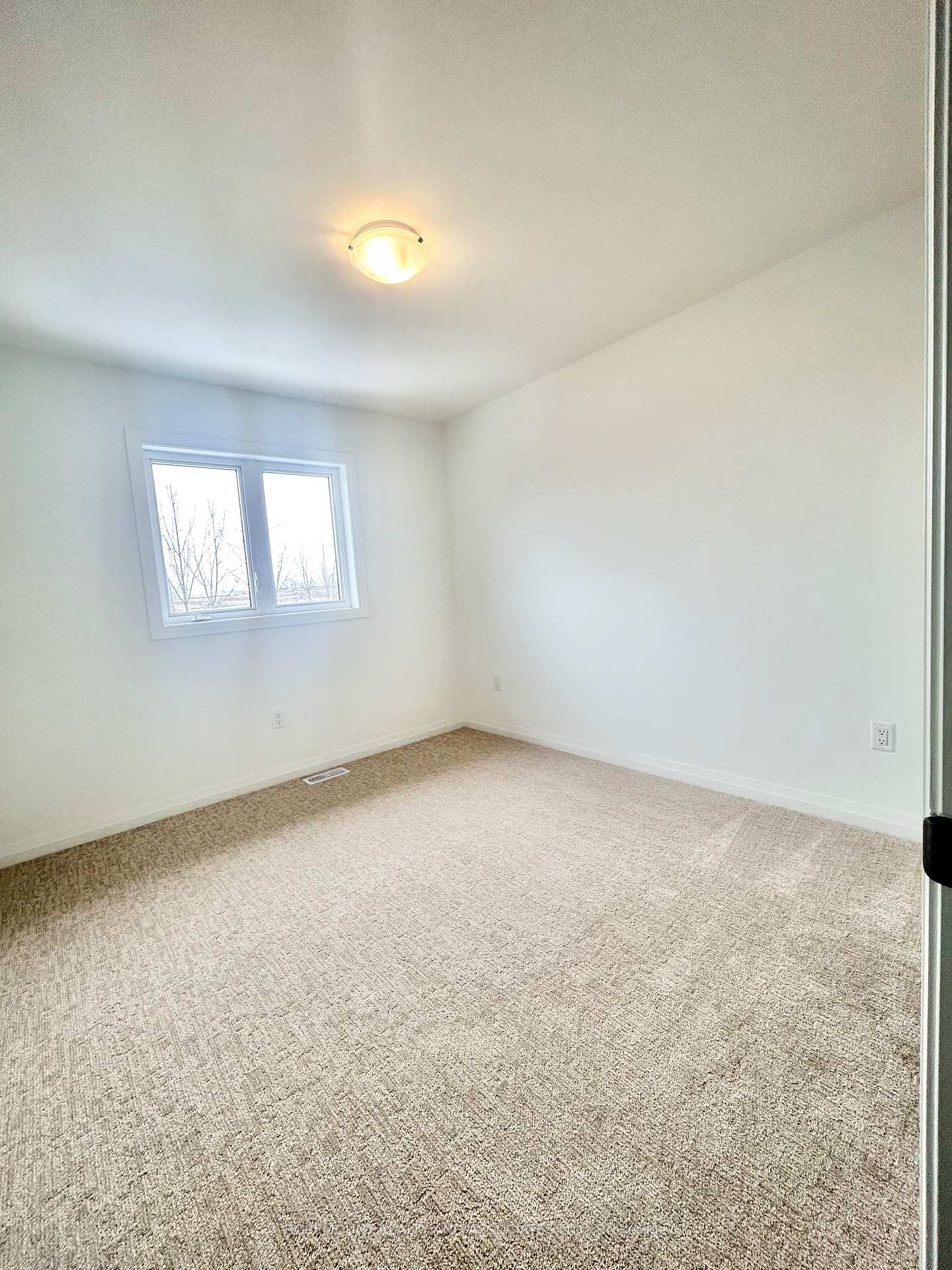 Photo 9 of 102 Wilson Drive, Thorold, Hurricane/Merrittville — HOMEH