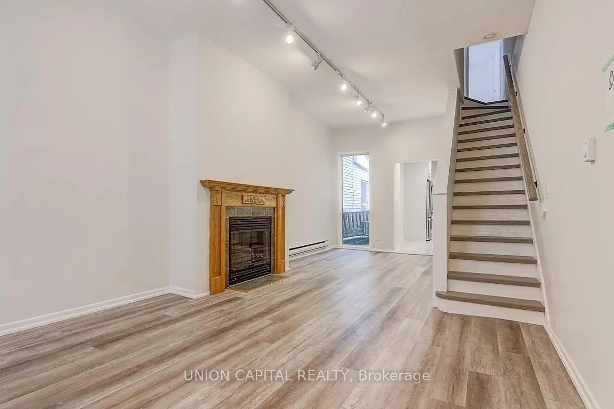 Photo 3 of 928 Eastern Avenue, Toronto, Greenwood-Coxwell — HOMEH