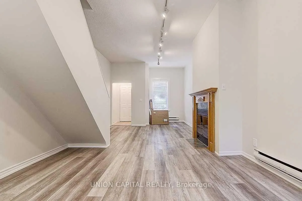 Photo 5 of 928 Eastern Avenue, Toronto, Greenwood-Coxwell — HOMEH