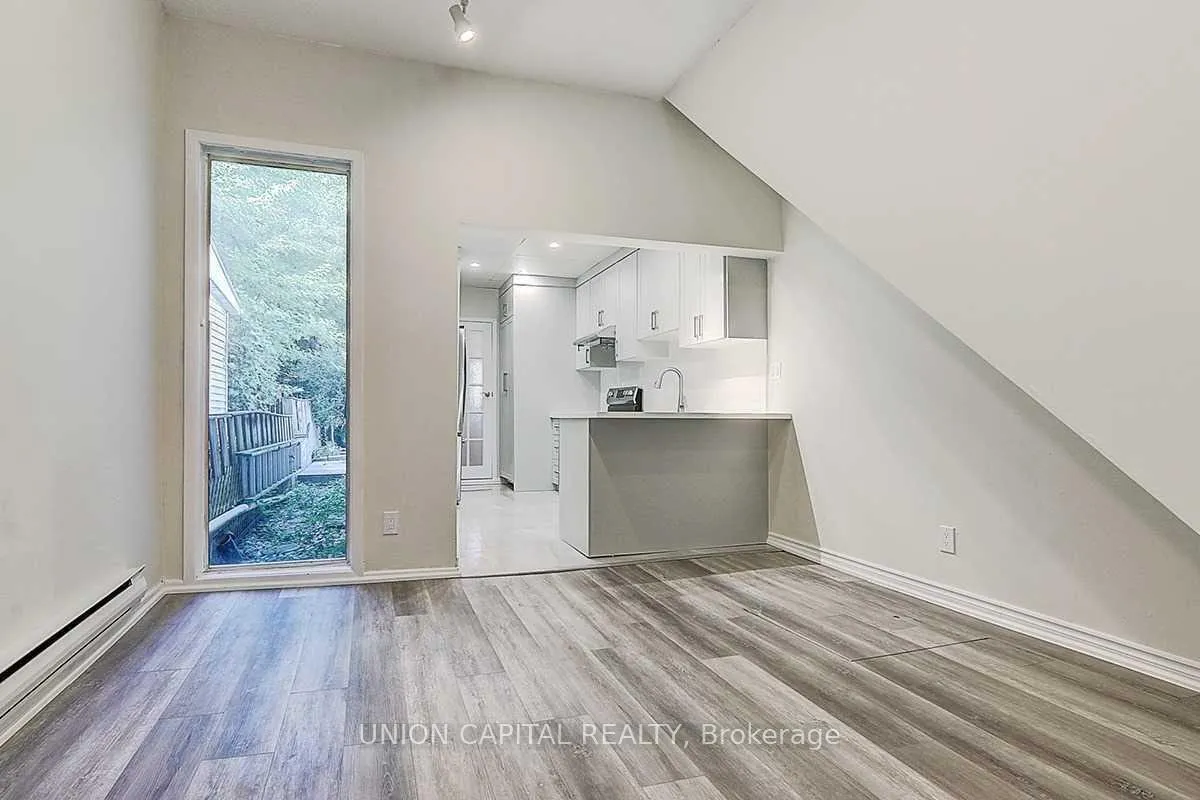 Photo 8 of 928 Eastern Avenue, Toronto, Greenwood-Coxwell — HOMEH