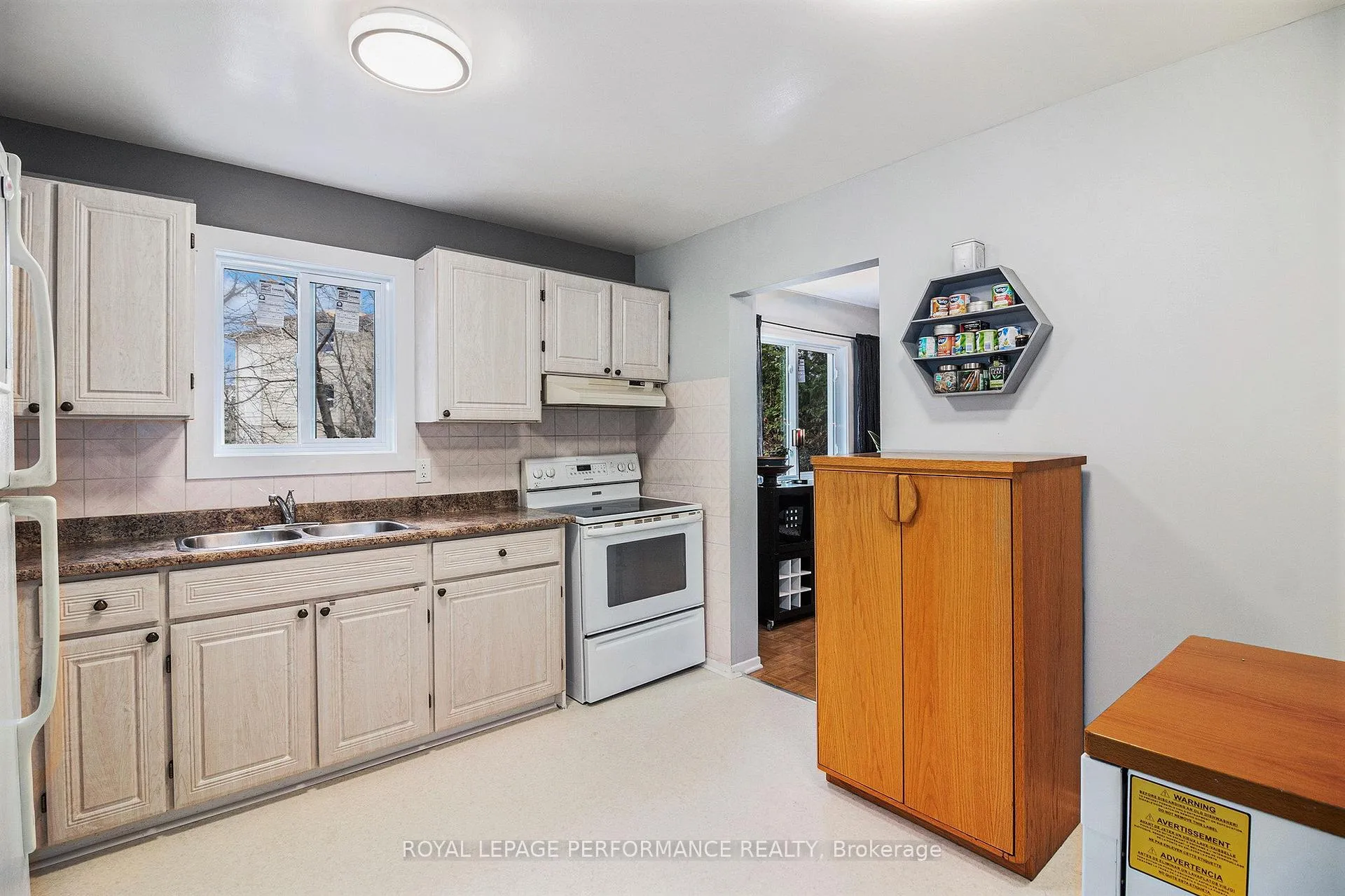 Photo 9 of 6349 St Louis Drive, Ottawa, Hiawatha Park/Convent Glen — HOMEH