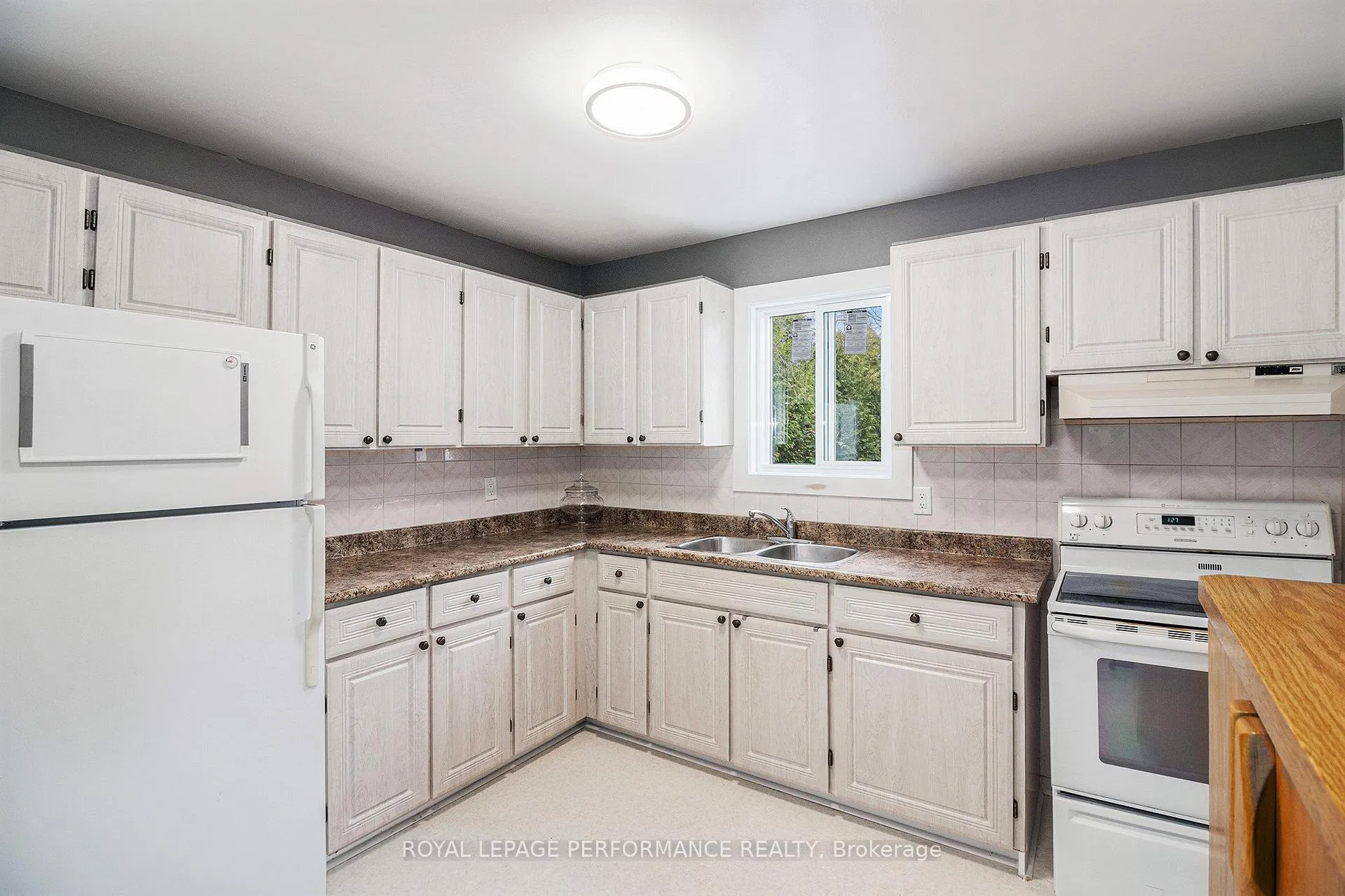 Photo 10 of 6349 St Louis Drive, Ottawa, Hiawatha Park/Convent Glen — HOMEH