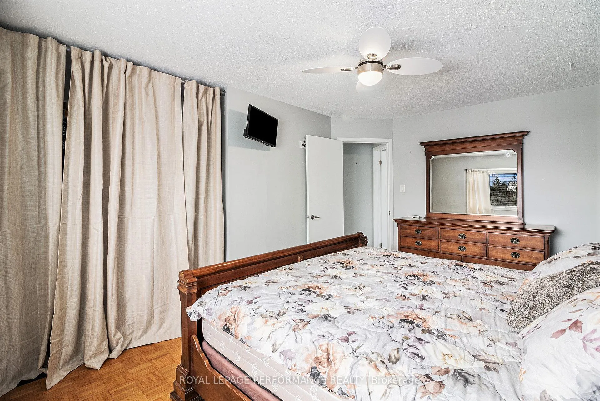Photo 17 of 6349 St Louis Drive, Ottawa, Hiawatha Park/Convent Glen — HOMEH