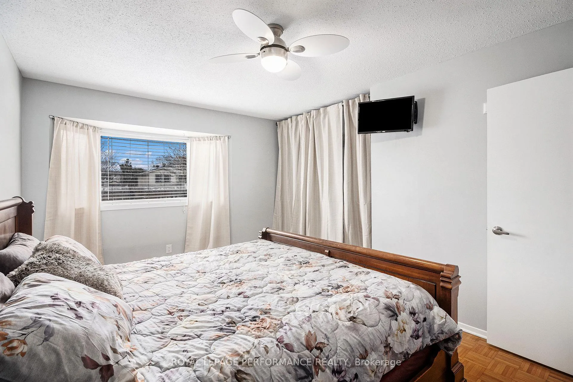 Photo 18 of 6349 St Louis Drive, Ottawa, Hiawatha Park/Convent Glen — HOMEH