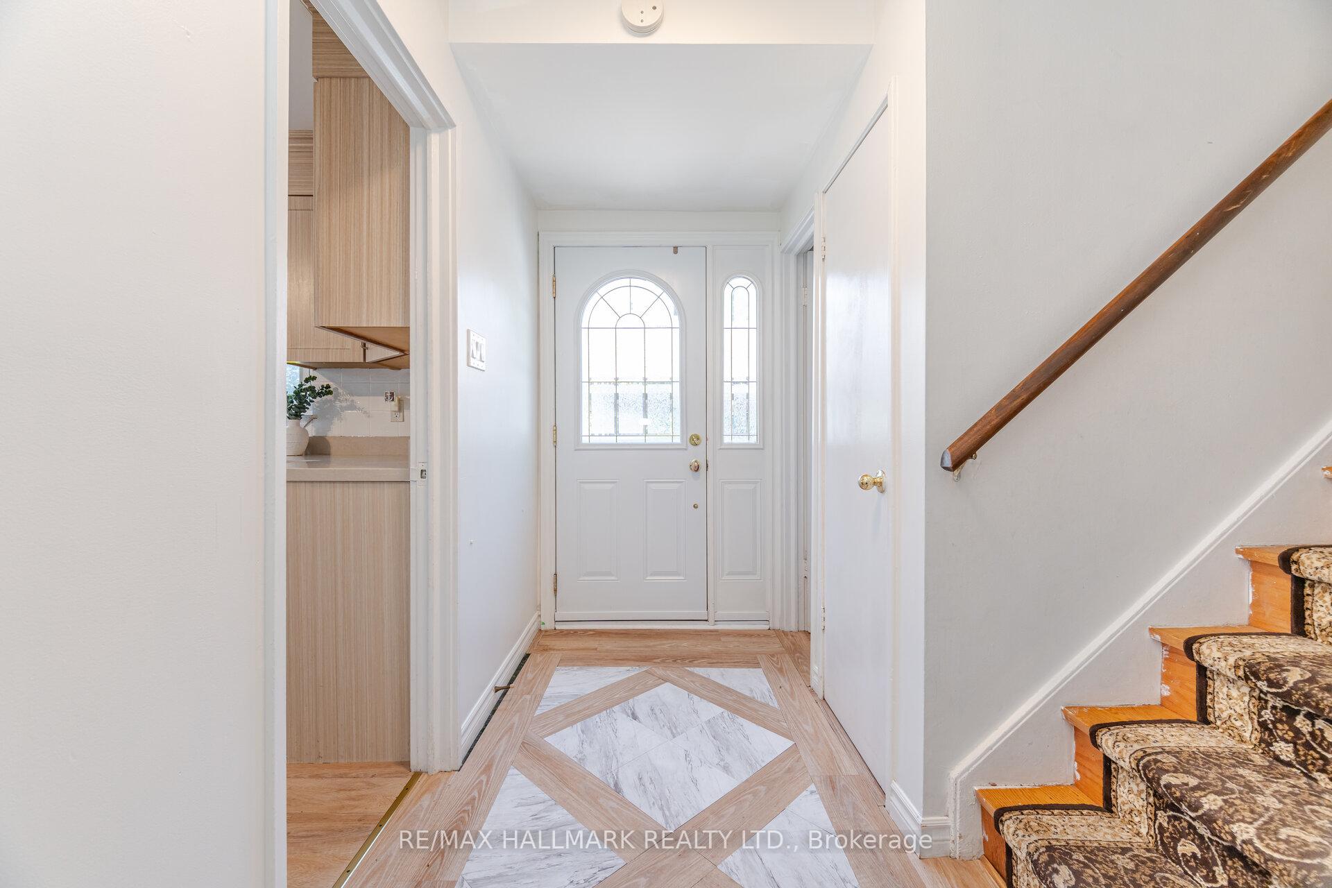 Photo 8 of 73 Dogwood Crescent, Scarborough, Bendale — HOMEH
