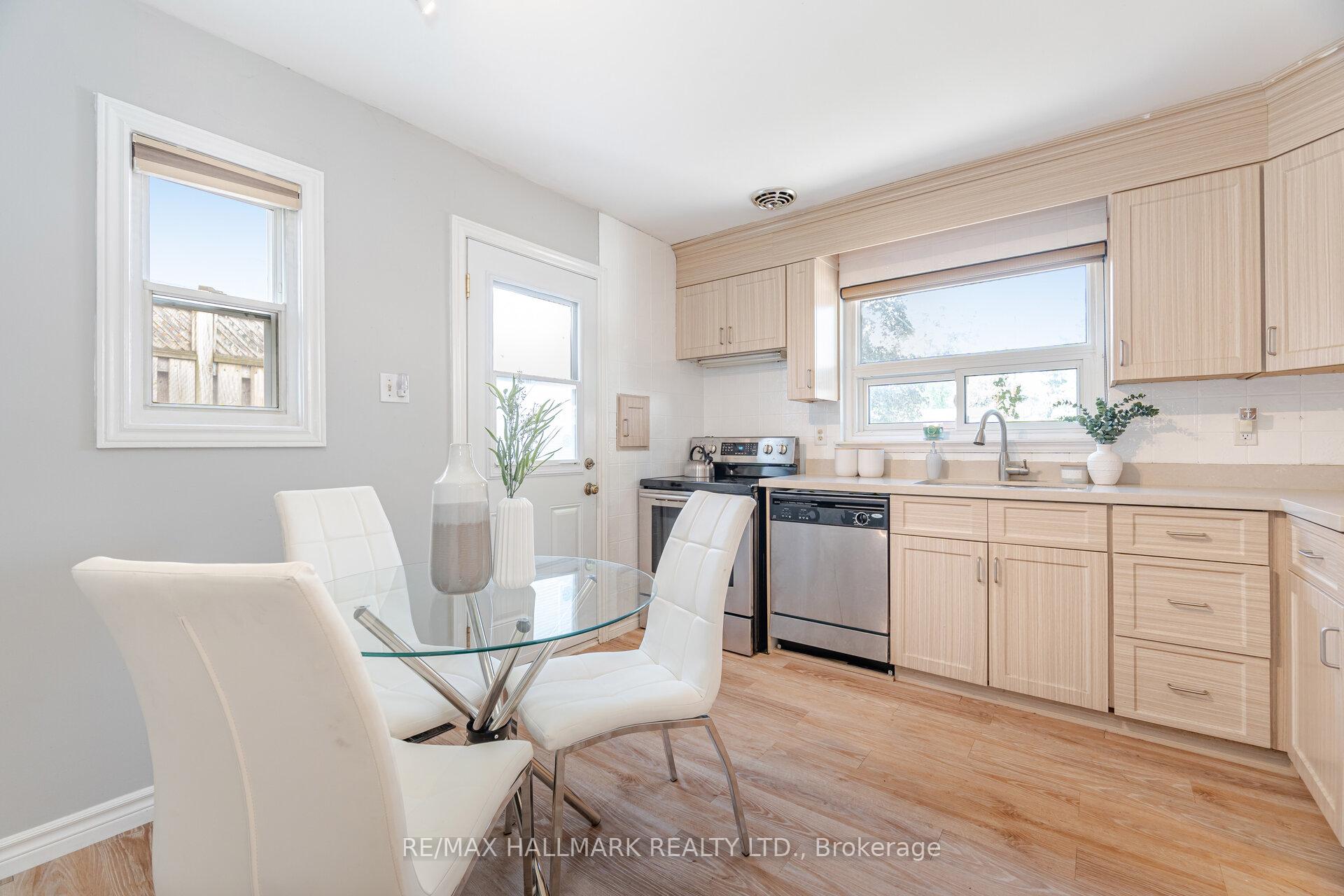 Photo 19 of 73 Dogwood Crescent, Scarborough, Bendale — HOMEH