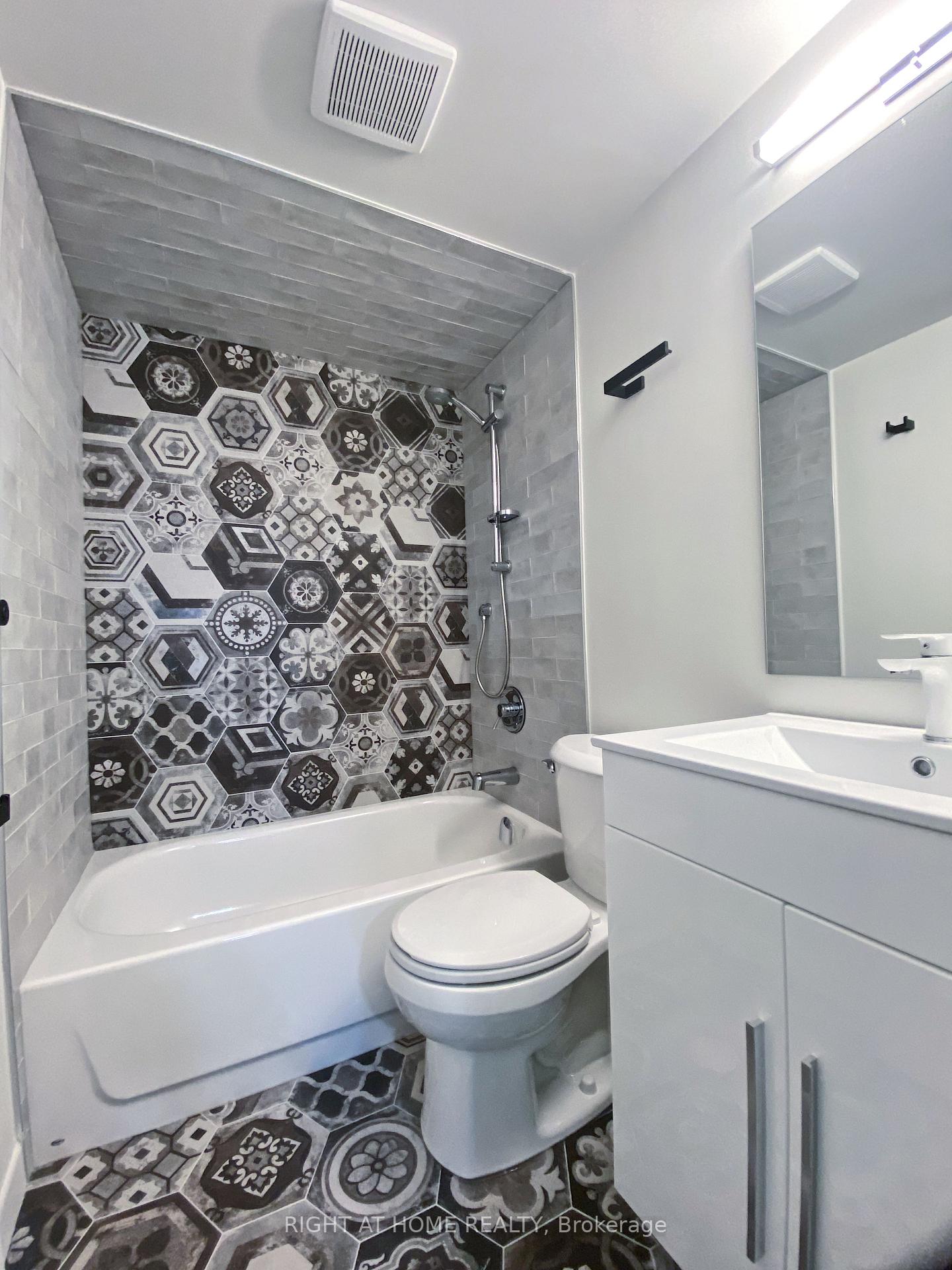 Photo 10 of Unit 3, 1258 Broadview Avenue, Toronto, Broadview North — HOMEH