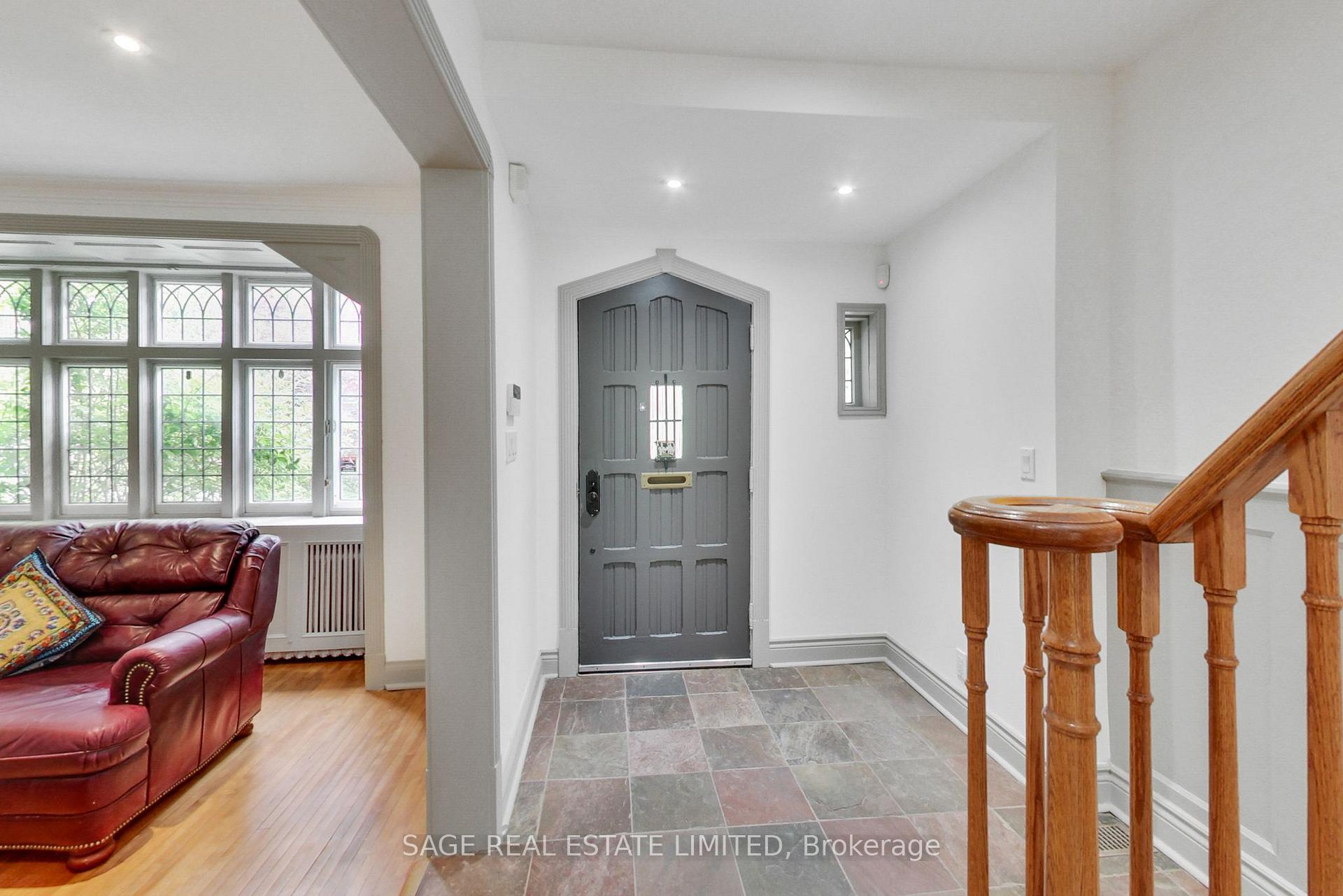 Photo 4 of 12 Nina Street, Toronto, Casa Loma — HOMEH