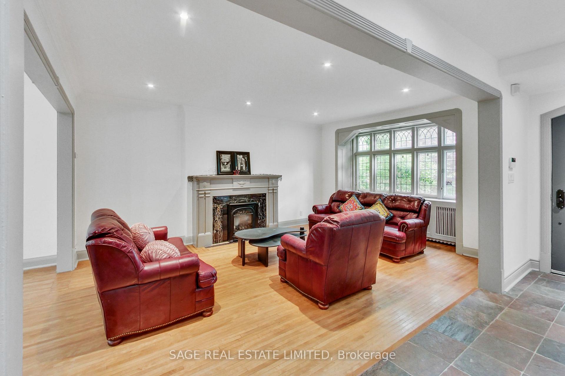 Photo 8 of 12 Nina Street, Toronto, Casa Loma — HOMEH