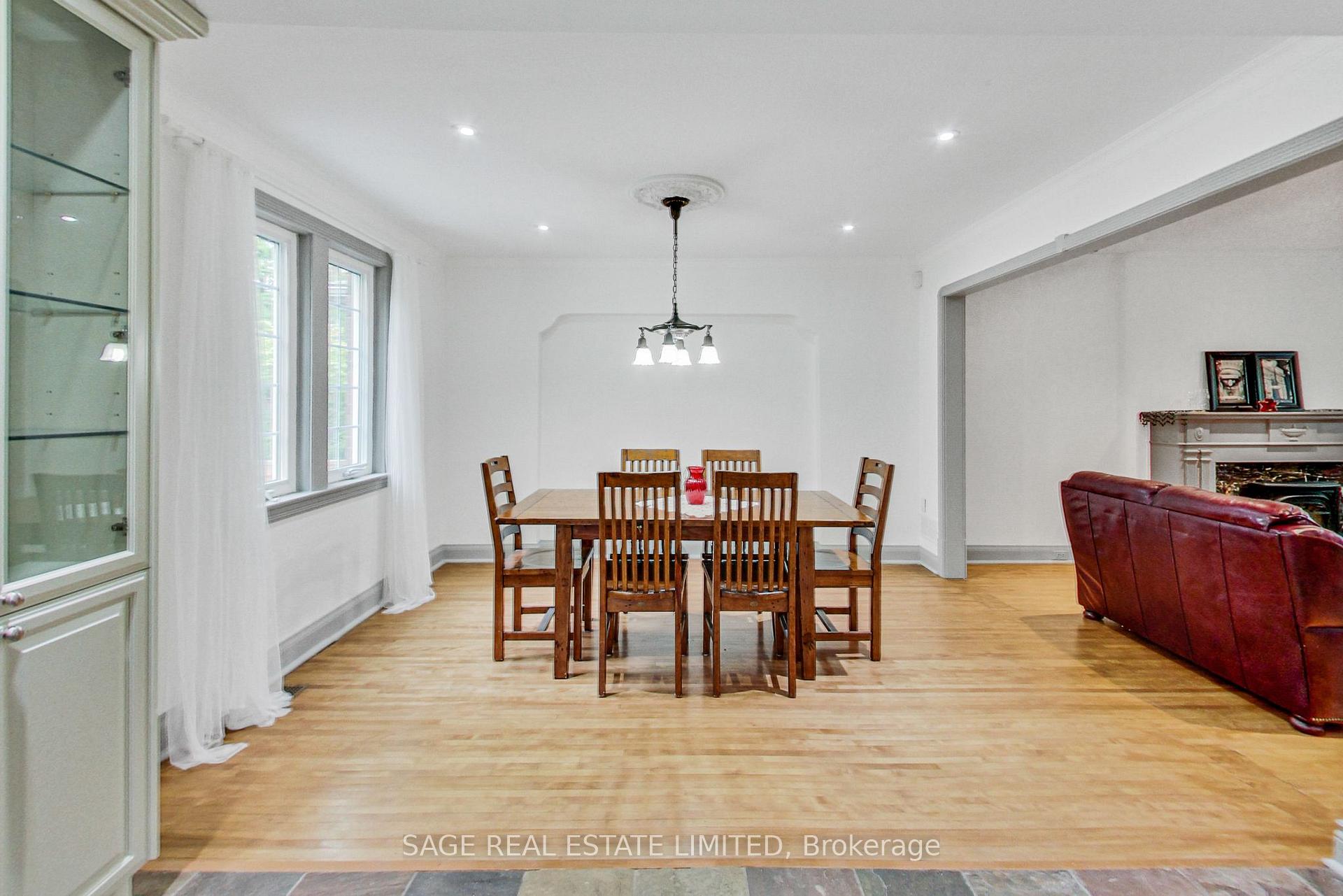Photo 10 of 12 Nina Street, Toronto, Casa Loma — HOMEH
