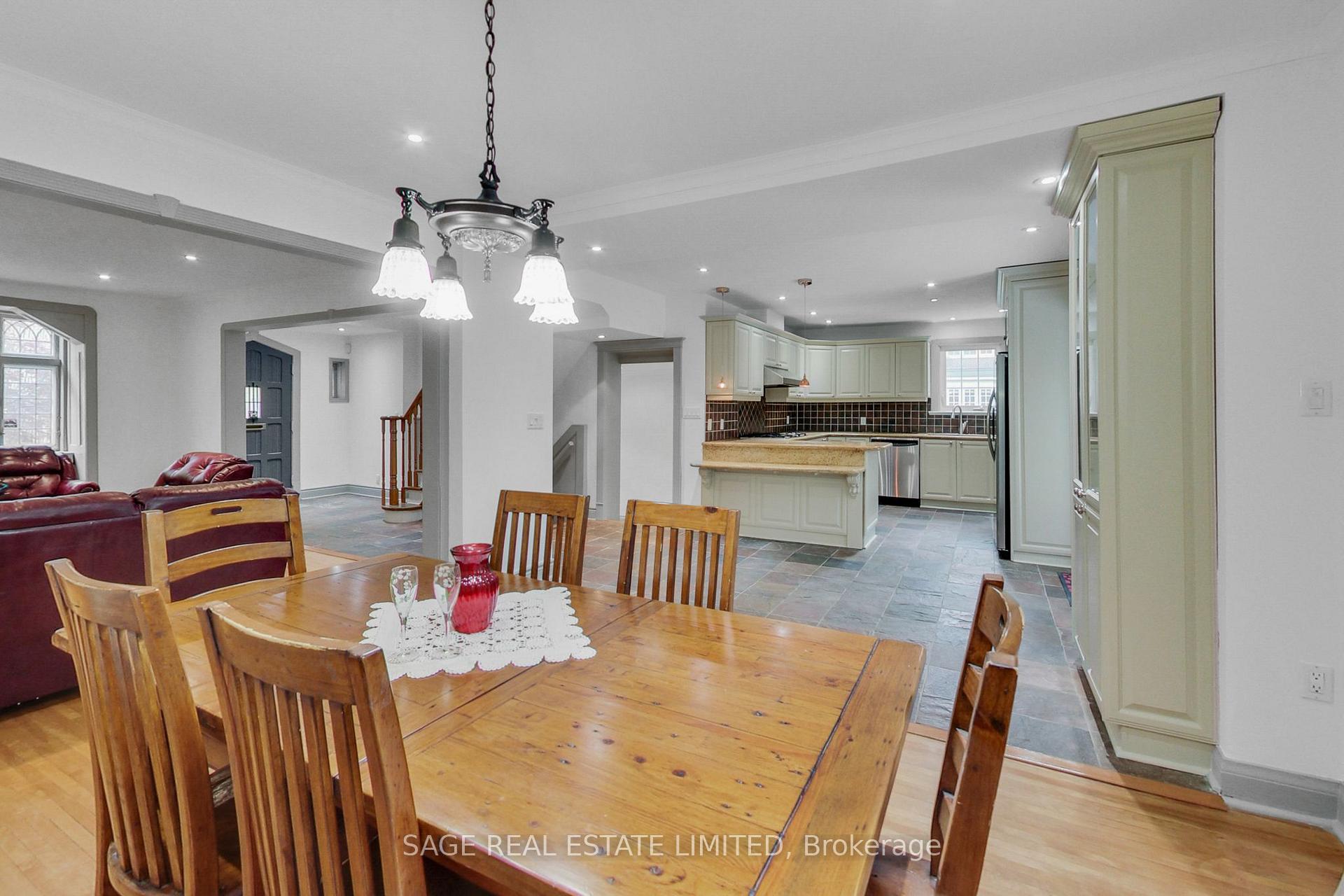Photo 13 of 12 Nina Street, Toronto, Casa Loma — HOMEH